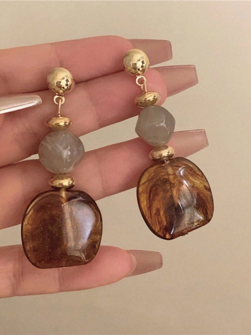 Coffee Boho Women's Resin Acrylic Pendant Earrings - Picture 4 of 5